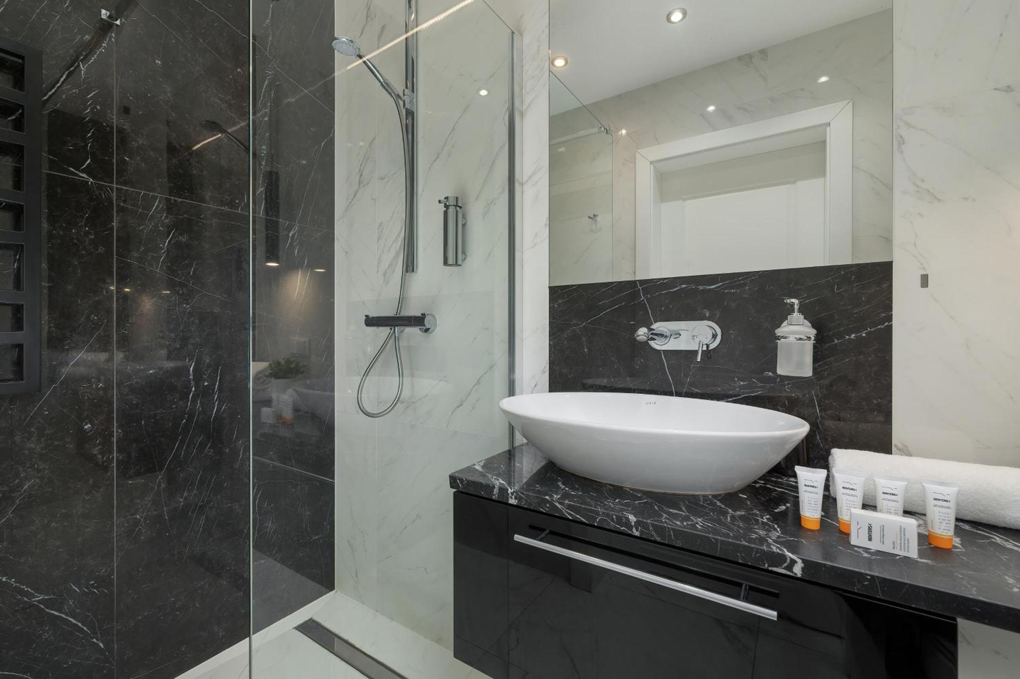 Modern & Comfy Apartment Rakowicka 6 Cracow By Renters Krakau Buitenkant foto